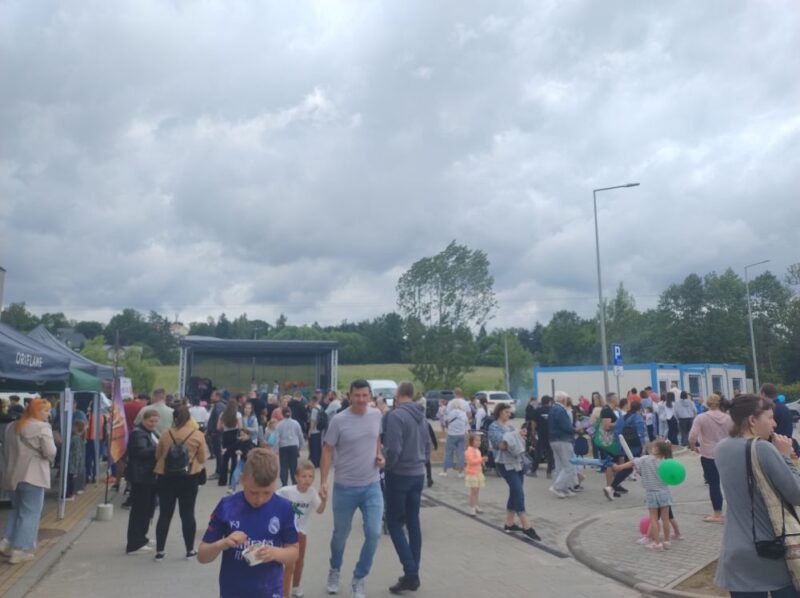 Teren ze sceną przed KS Wróblowianka