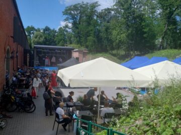Dziedziniec przed Fortem ze sceną