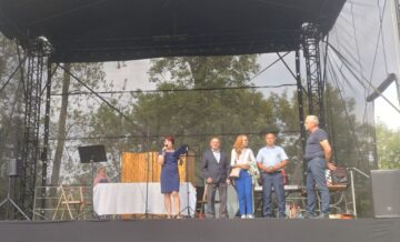 Organizatorzy pikniku na scenie
